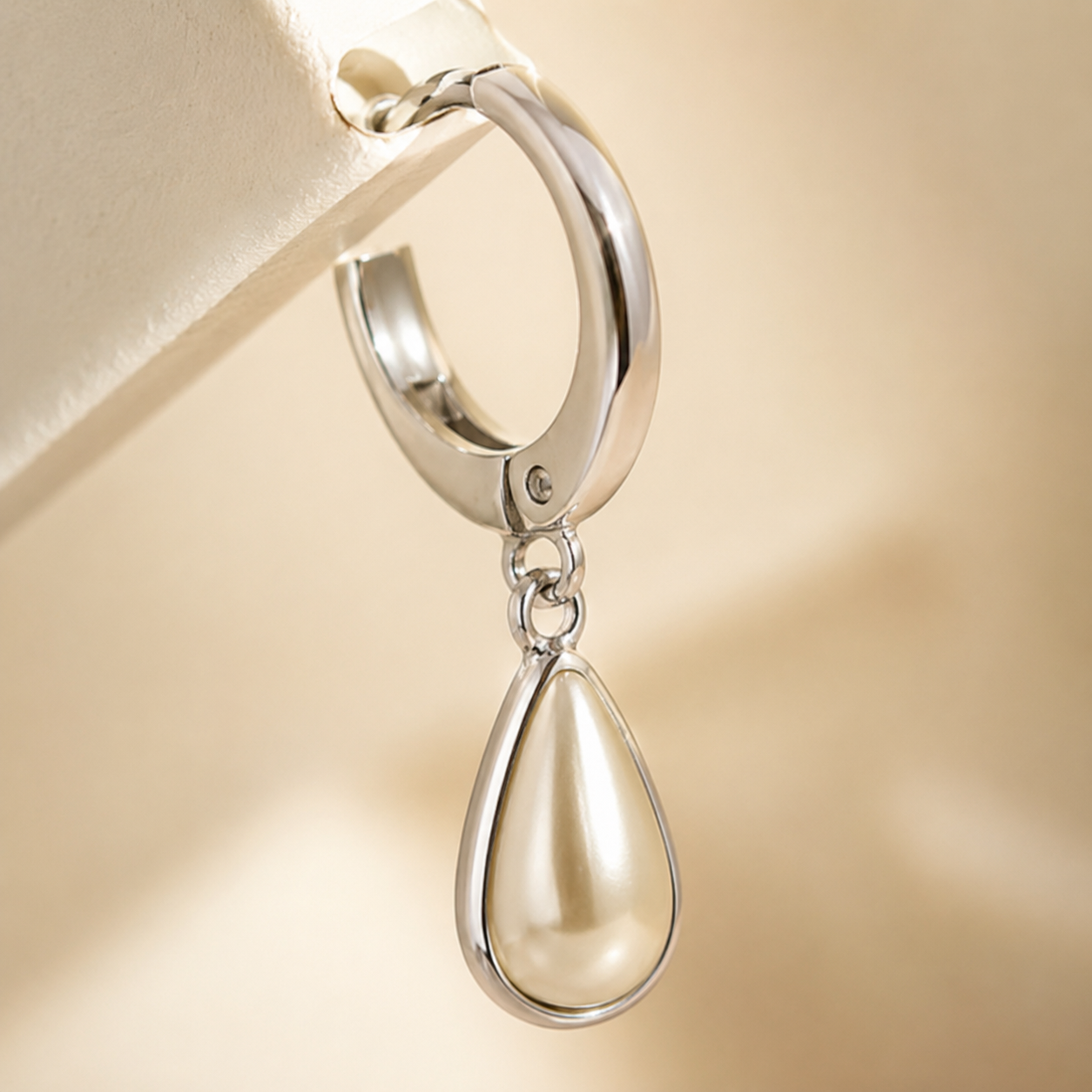 Brinco Gota Pérola Lumi – Banho em Ouro 18K - Imagem 4